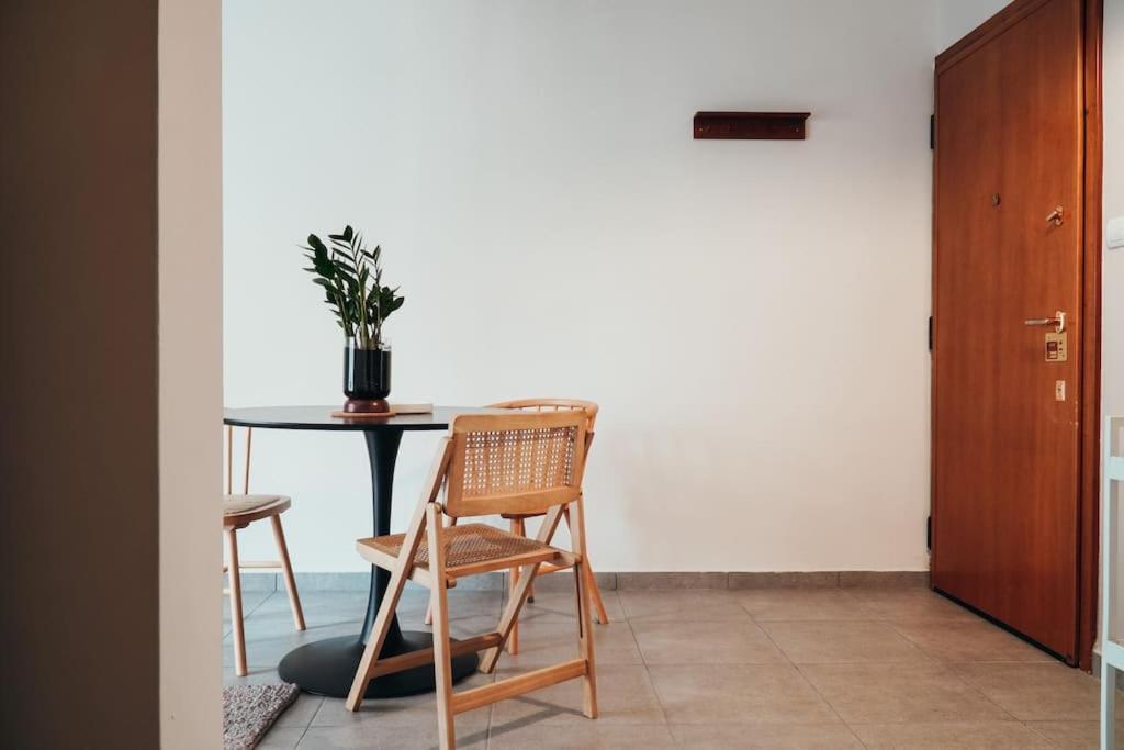 Charming Apartment In Keramikos Atene Esterno foto